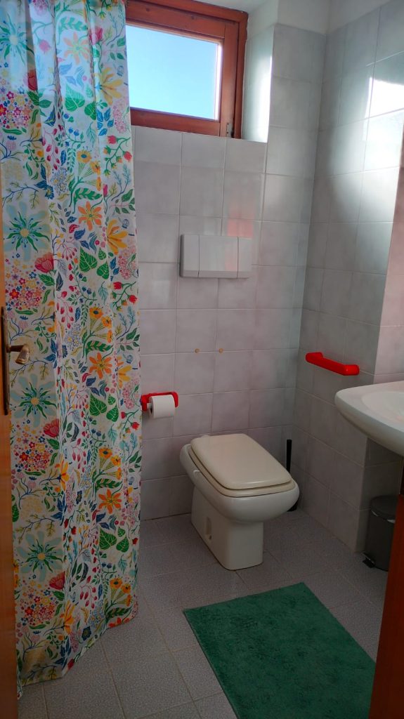 Casa vacanza La Frisa biella tavigliano bagno con finestra