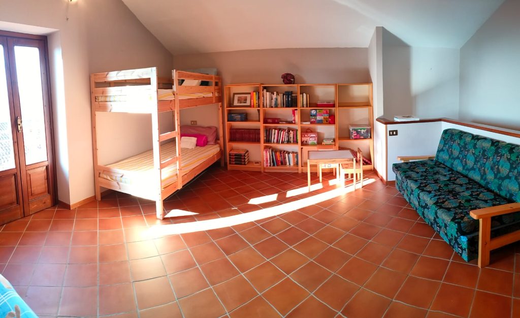 Casa vacanza La Frisa biella tavigliano camera letto castello divano e letto singolo