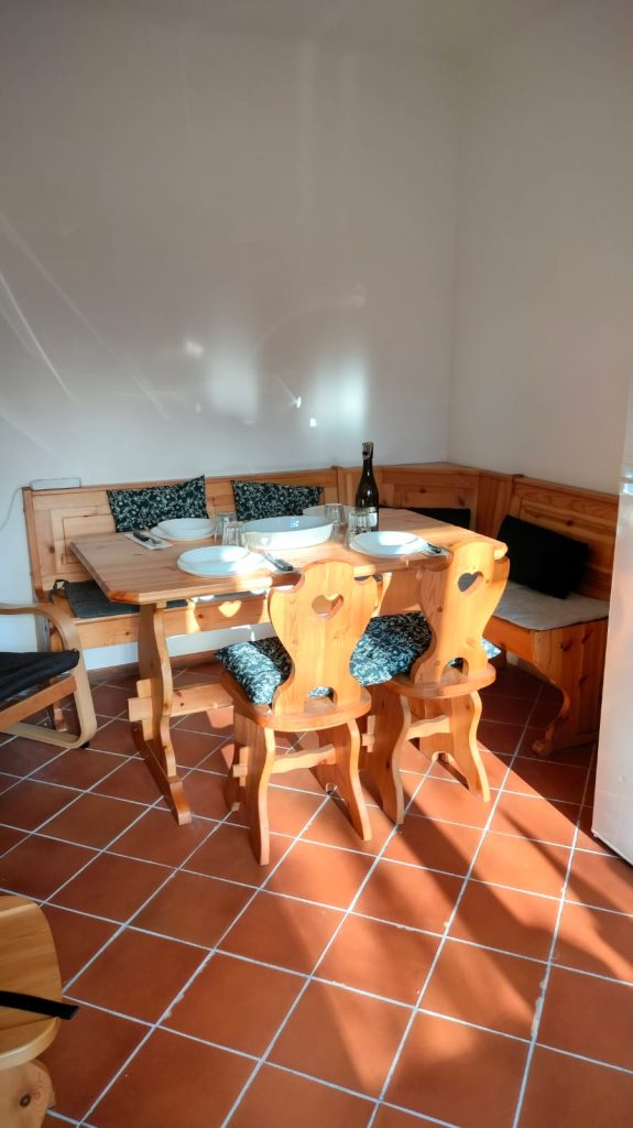 casa vacanza La Frisa Tavigliano tavola pranzo